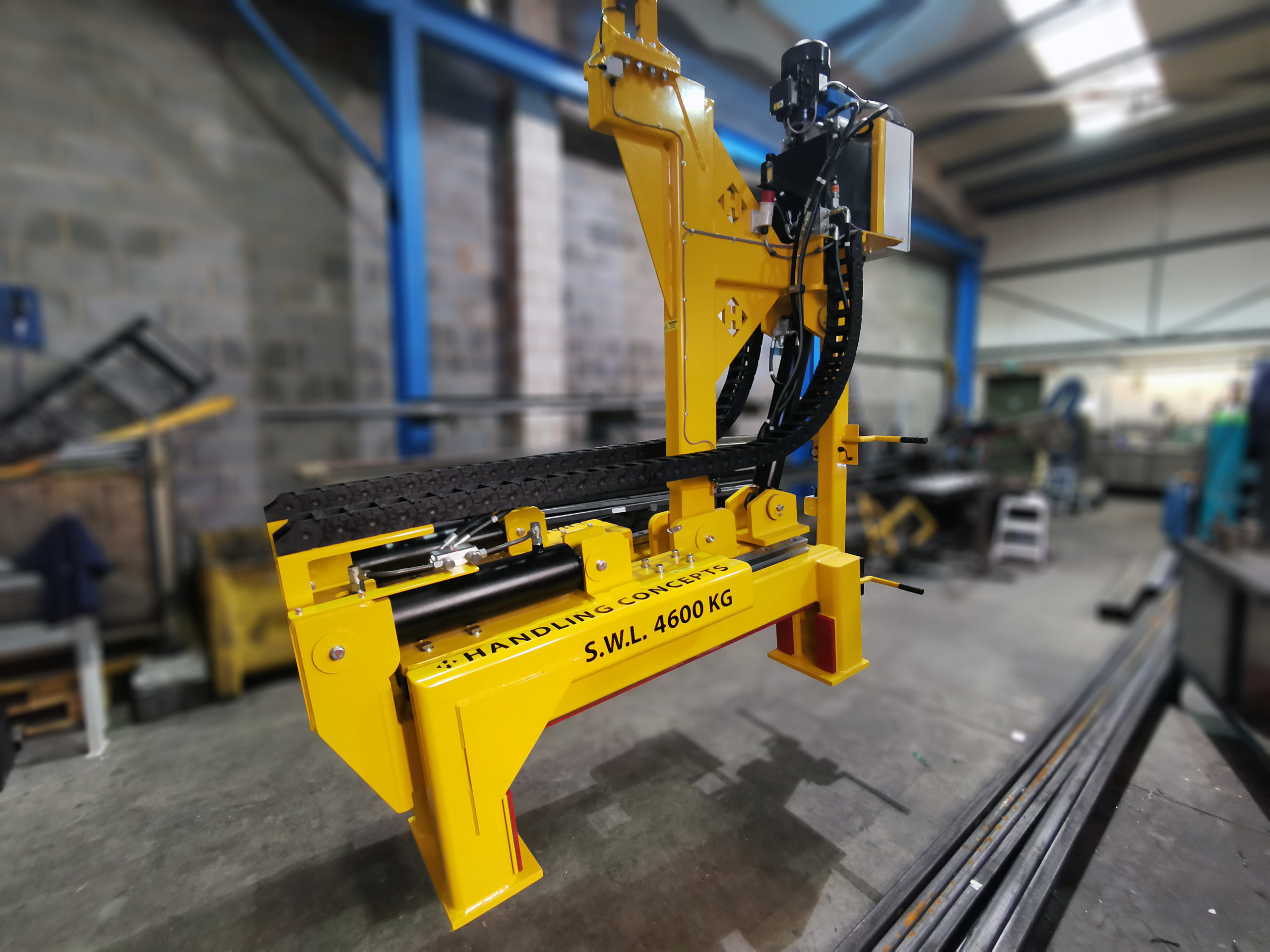 Handling Concepts' Hydraulic Grippers Materials Handling Equipment Solution