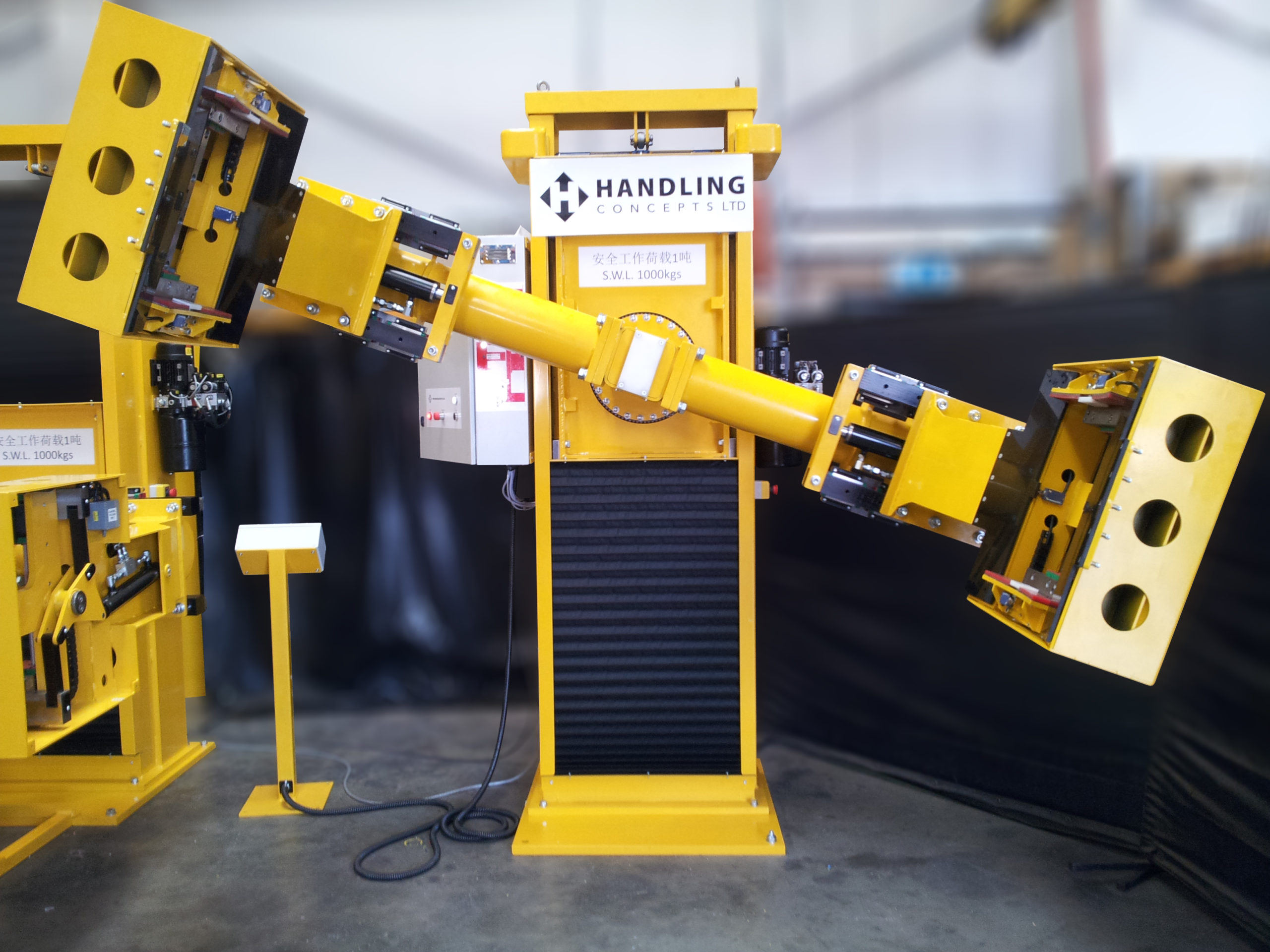 Handling Concepts' Lifting and Rotate Columns Material Handling Equipment Solution